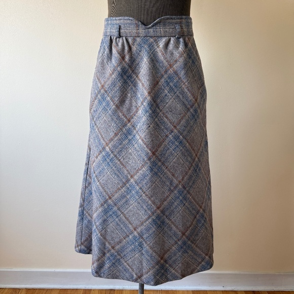 The Perfect Vintage 70s A-line midi skirt in soft wool tweed plaid - Picture 1 of 8